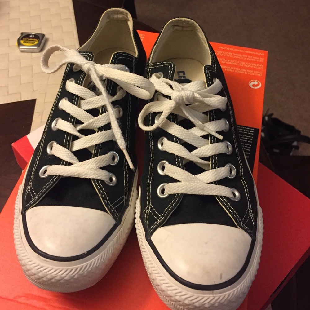 Black low top converse