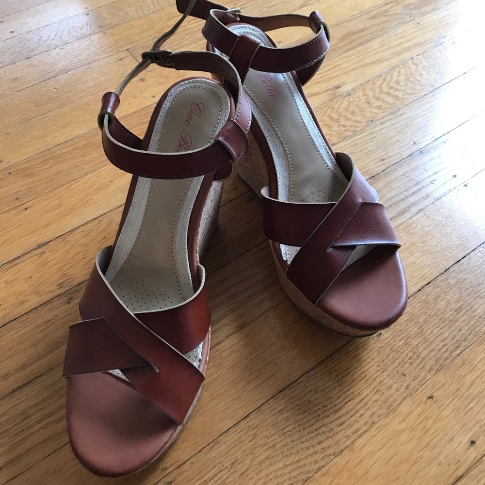 Ciao Bella platform sandals. Size 8.5 US