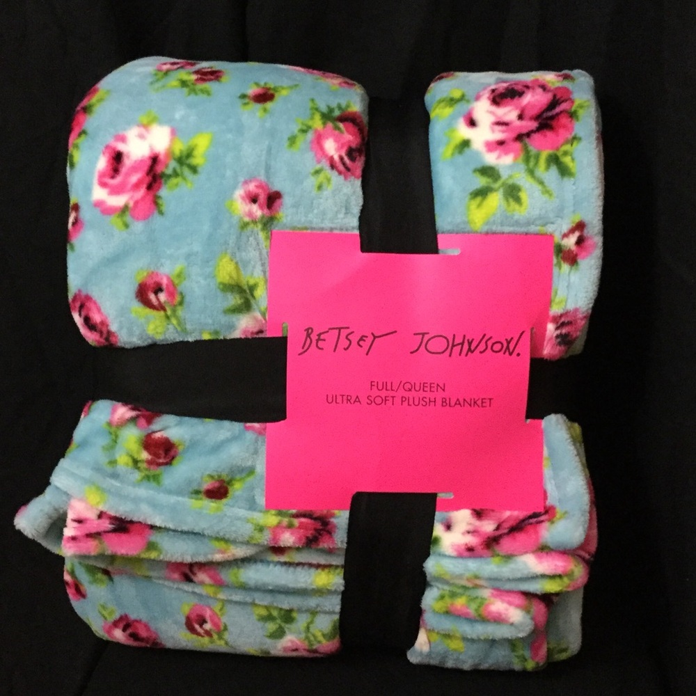 BETSEY JOHNSON FLORAL FULL QUEEN THROW 💥SOLD💥