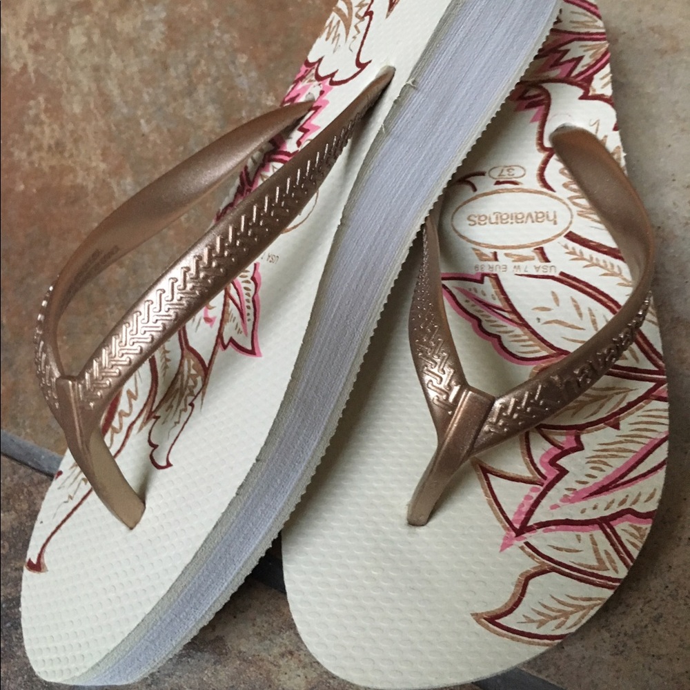 Havaianas! Pink white and gold, never worn