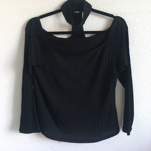Off shoulder top w/choker