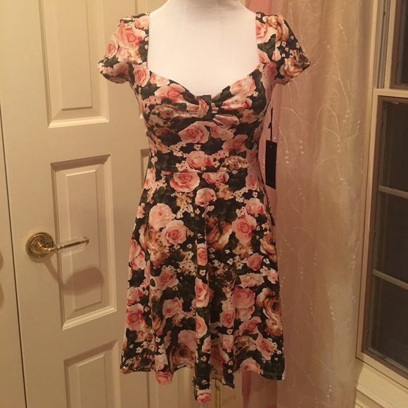 NEW floral dress. Perfect for summer! - Picture 1 of 4