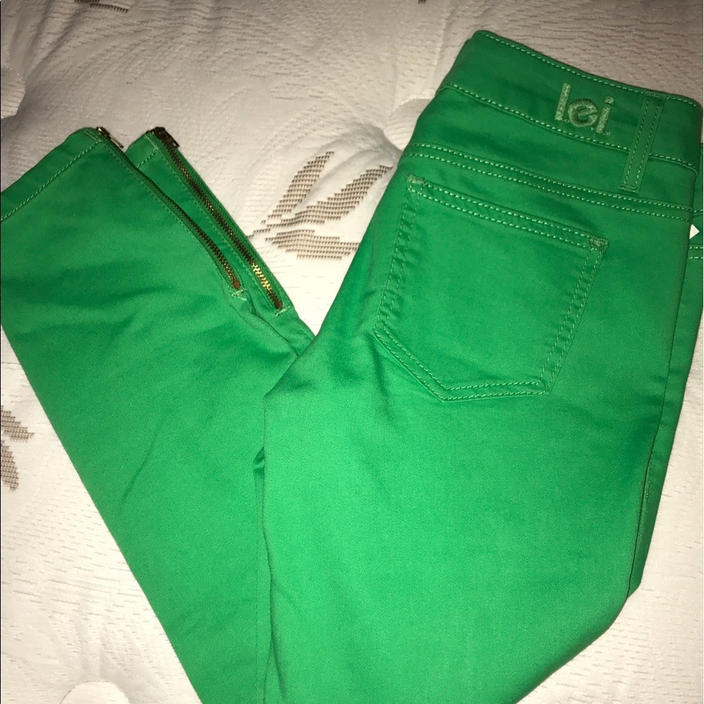 LEI Kelly Green Capris