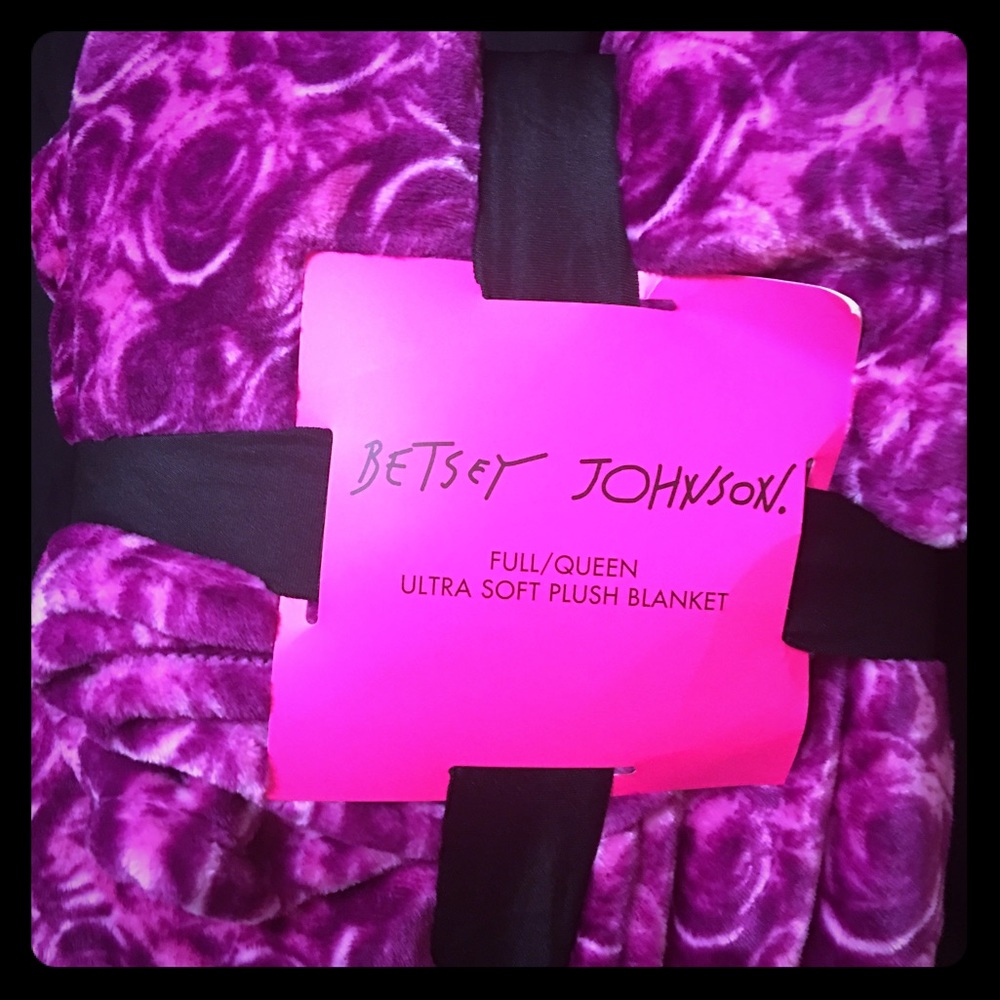 💥SOLD💥BETSEY JOHNSON PURPLE PLUM FLORAL THROW