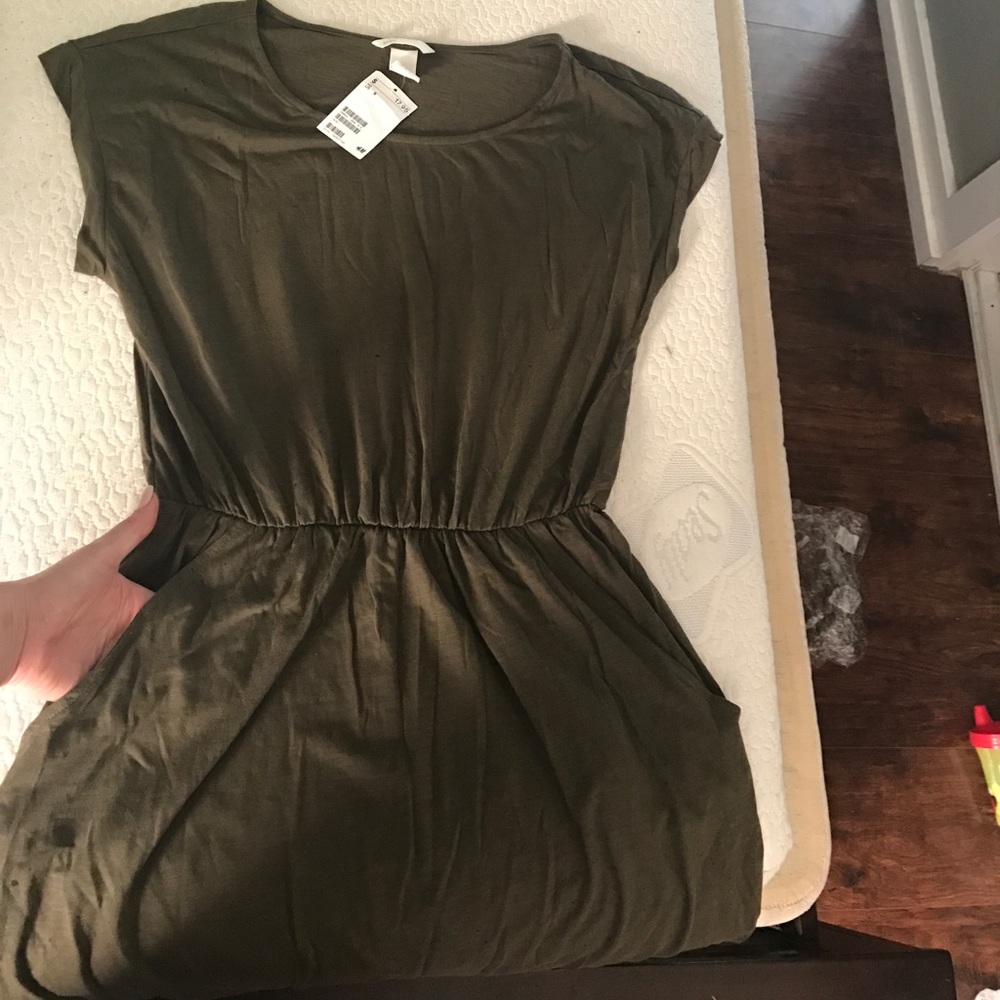 H&M olive t shirt dress, fixed waistline & pockets