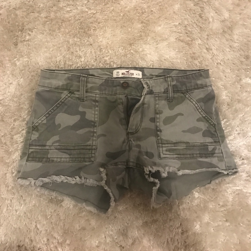 Army patterned Hollis tee denim shorts