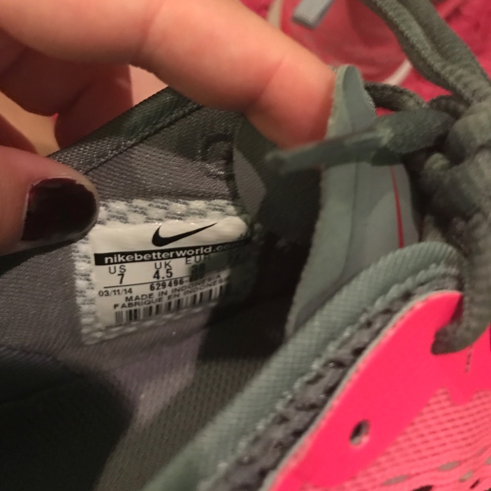 Pink nikes - Picture 2 of 3