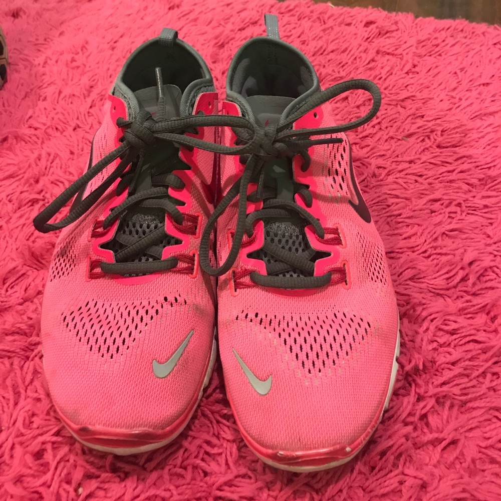 Pink nikes - Picture 3 of 3