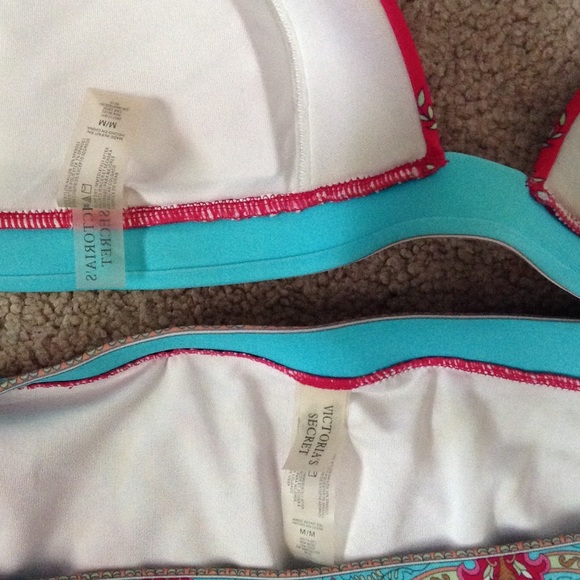 Victoria's Secret bikini - Picture 3 of 3