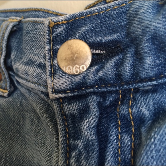 Gap Hi Rise Cut Offs - Picture 2 of 4