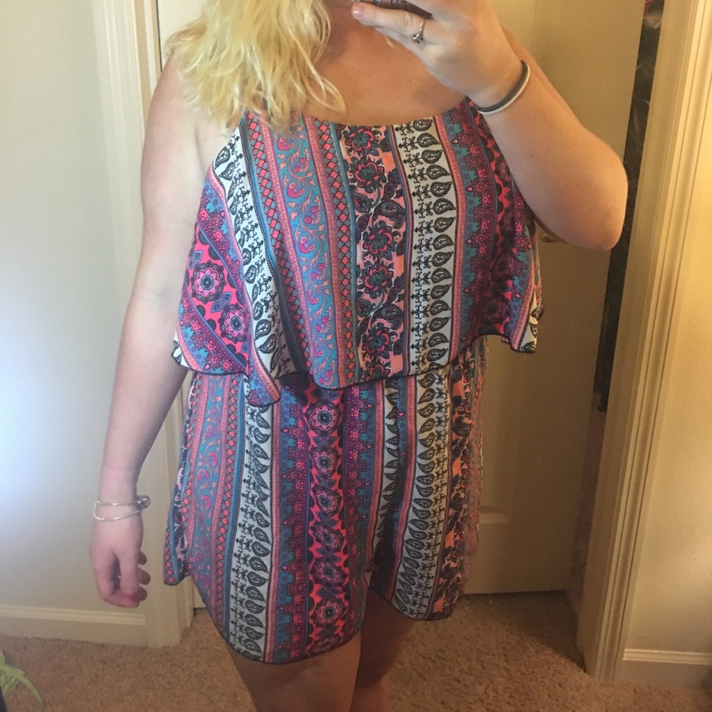 Cute, Summer Romper || Size: Large 🌺🌸🌻