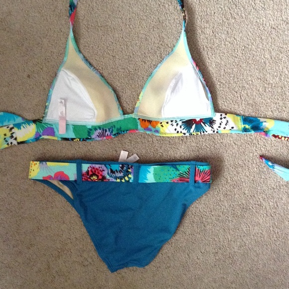 Victoria's Secret bikini - Picture 3 of 3