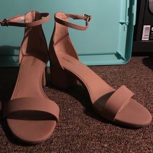 Tan heel