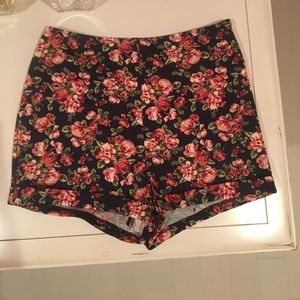 UNUSED floral high waisted shorts!