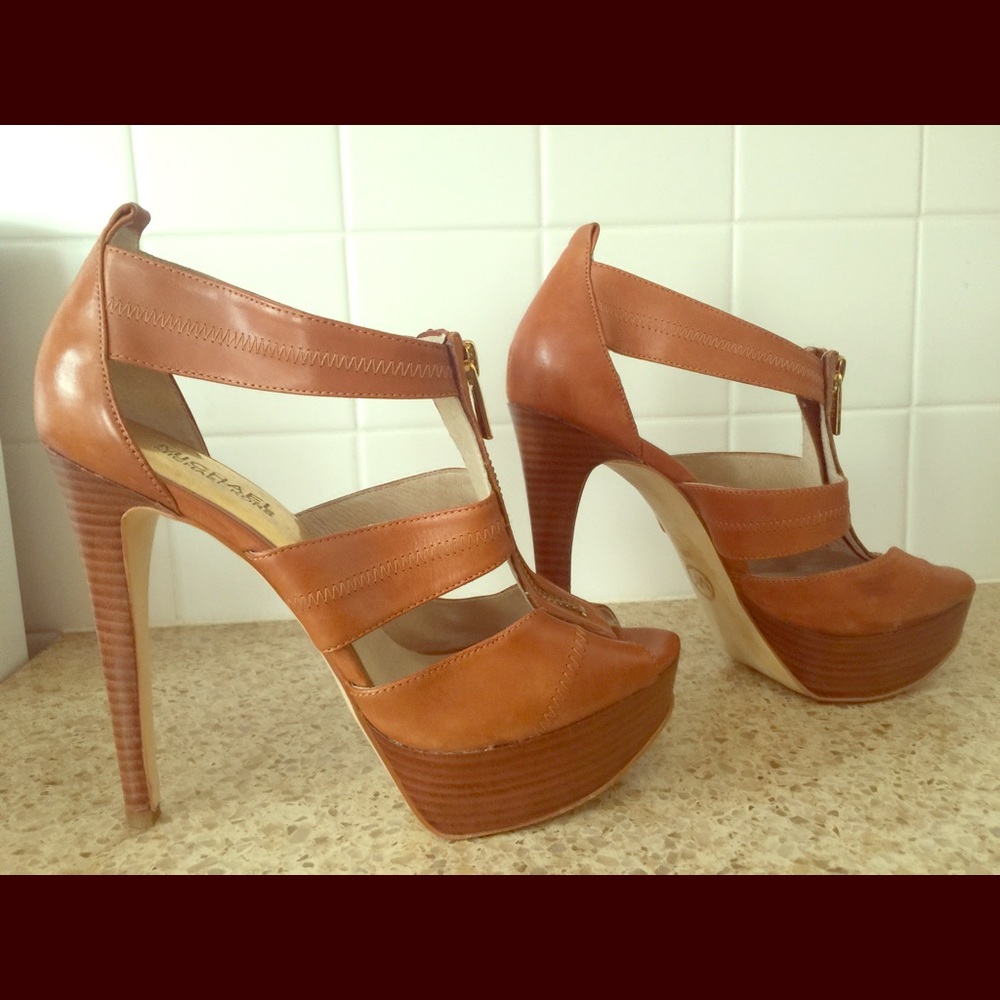 Michael Kors Tan Leather Pumps