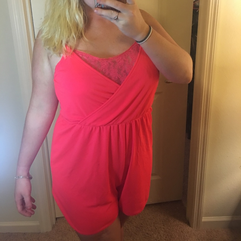 Bright, fun romper || Size: Large 💕💋💃🏼