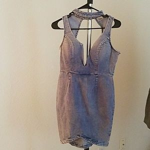 Denim dress with choker