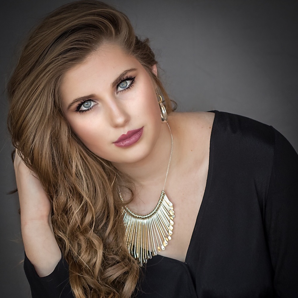 Meet your Posher, Elizabeth