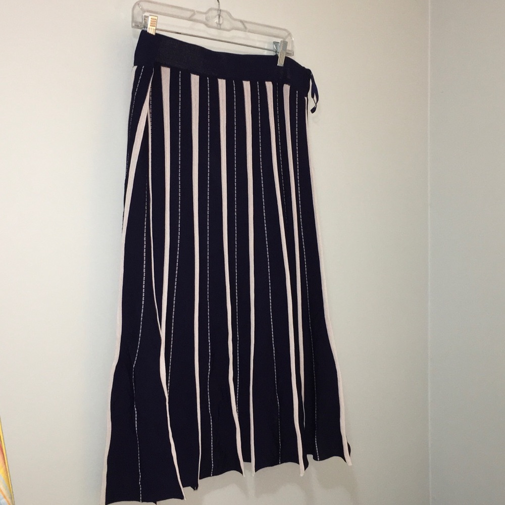 Dialogue skirt