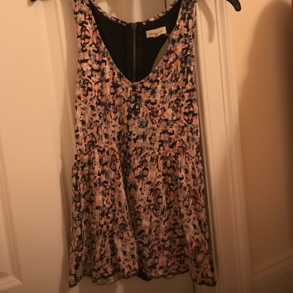 Silent and Noice zip up tank in Small
