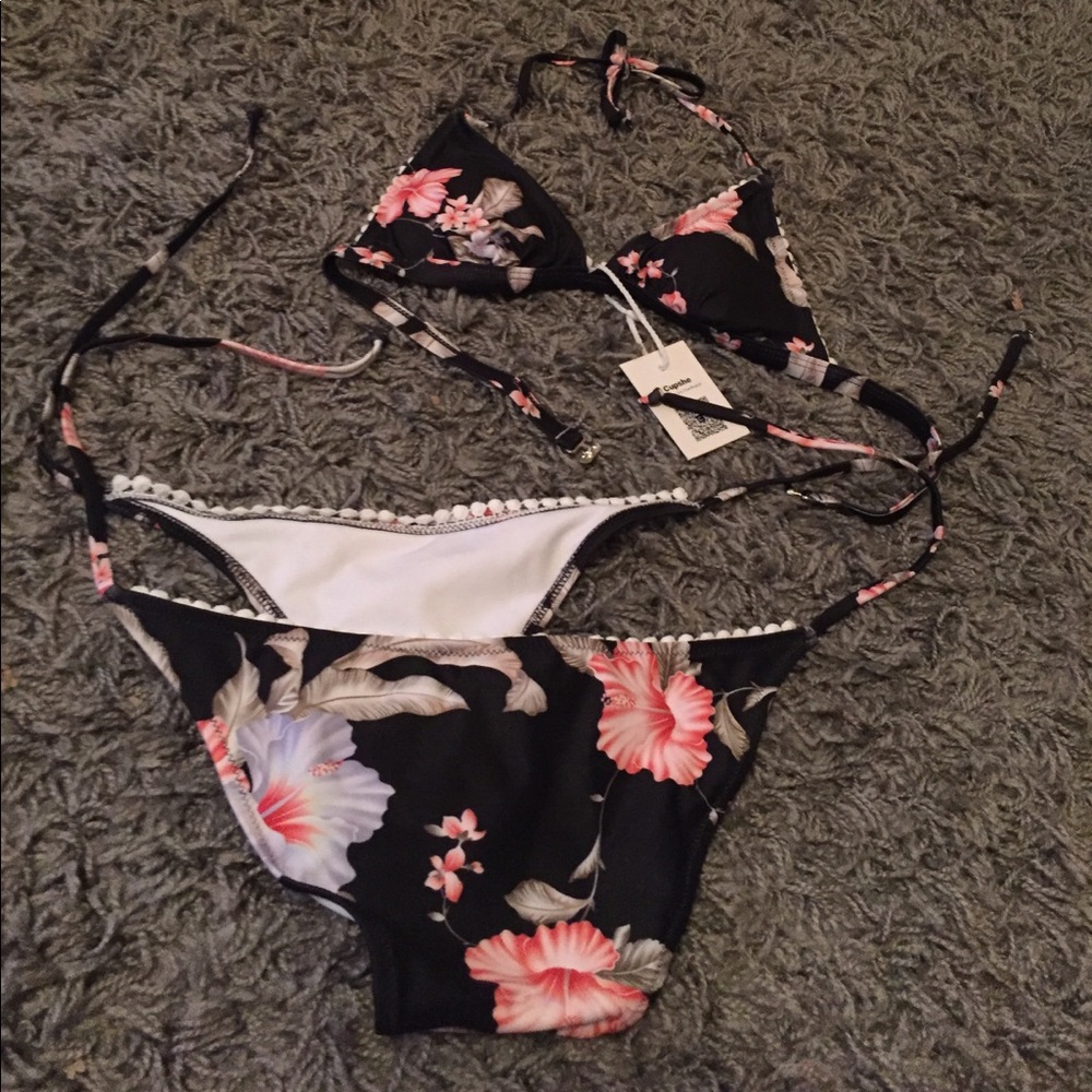 Cupshe Smiling Flowers Bikini Set