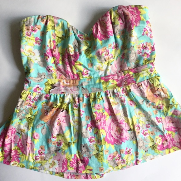 SOLD ✅ Floral Peplum Top with Bow Back - Picture 1 of 3