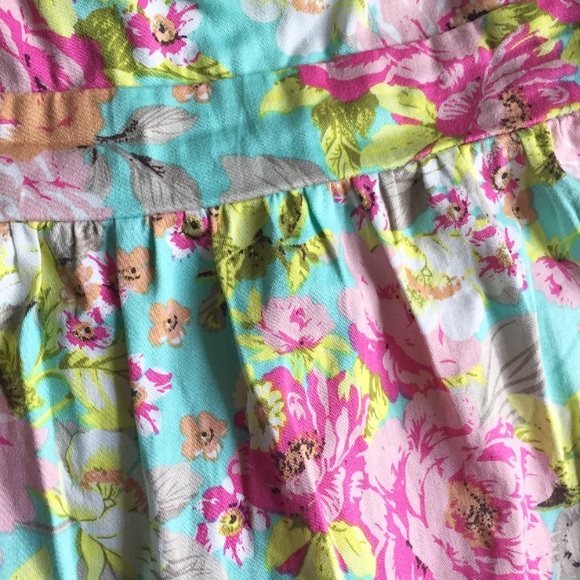 SOLD ✅ Floral Peplum Top with Bow Back - Picture 2 of 3