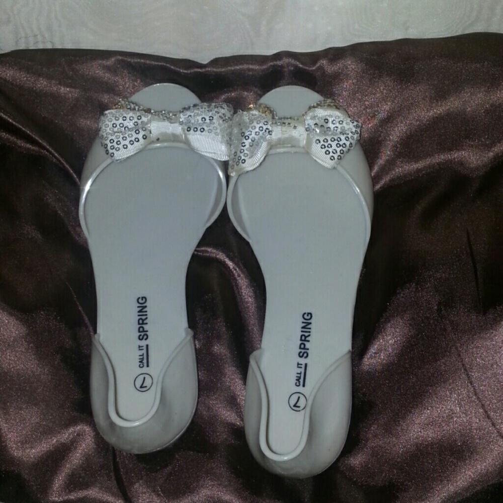 New never worn Size 37 size 7 call it spring shoes