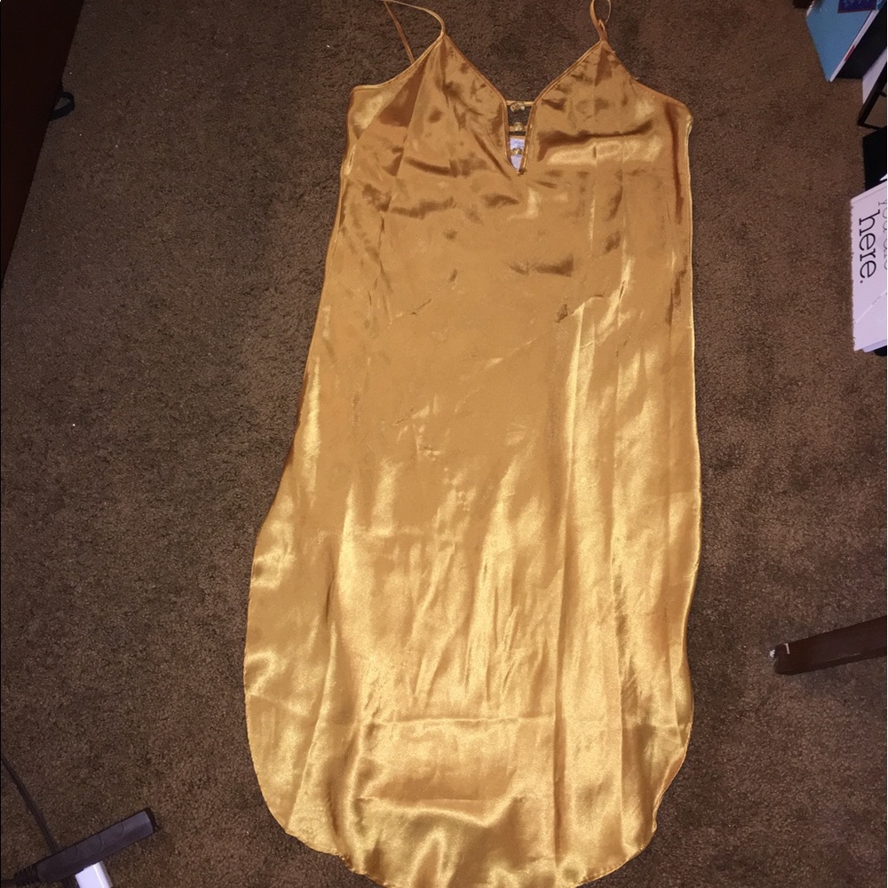 Women's dress or bedtime apparel.