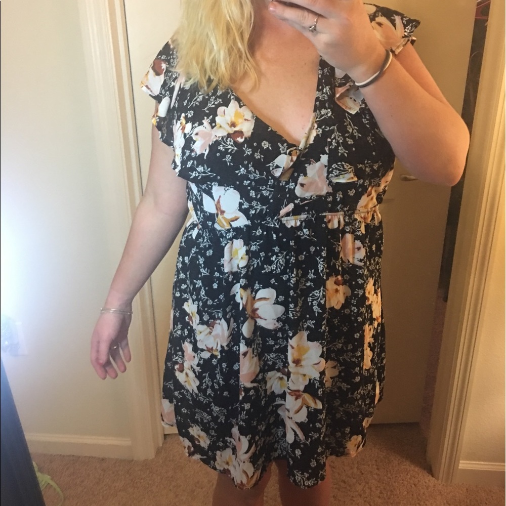 Beautiful, Floral Dress || Size: Large 🌸🌼🌞