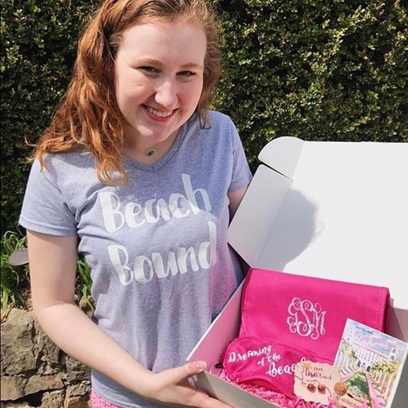 Meet your Posher, Xoxo Palm Beach 🌴 - Picture 2 of 4