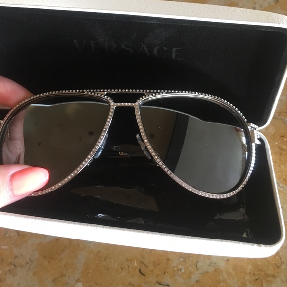 Brand new Versace sunglasses - Picture 1 of 3