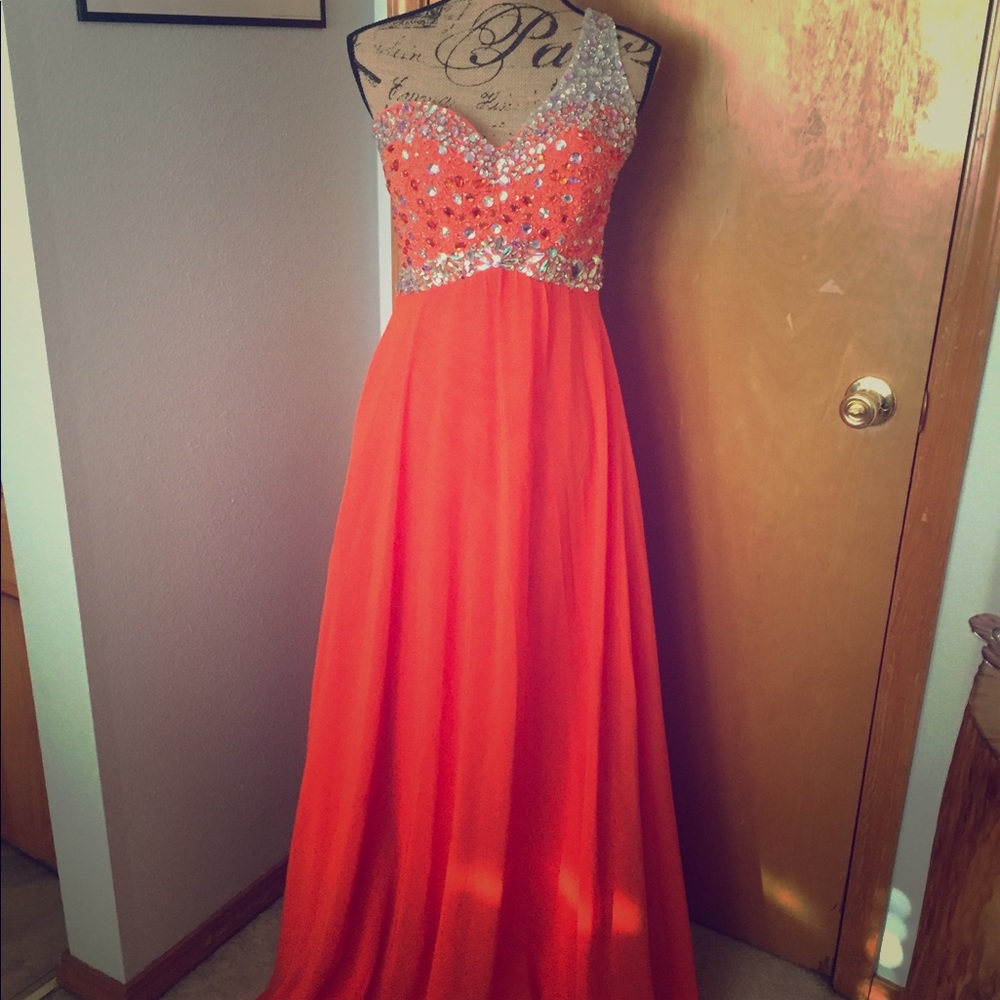 ✨SALE!!! Gorgeous floor length prom gown. ✨