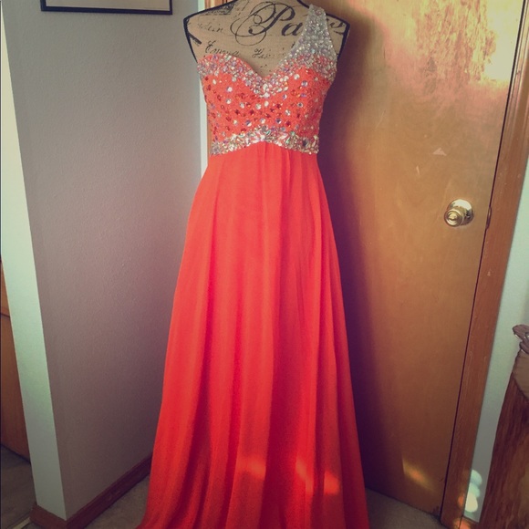 ✨SALE!!! Gorgeous floor length prom gown. ✨ - Picture 1 of 7