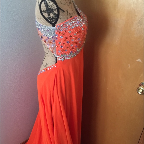 ✨SALE!!! Gorgeous floor length prom gown. ✨ - Picture 5 of 7