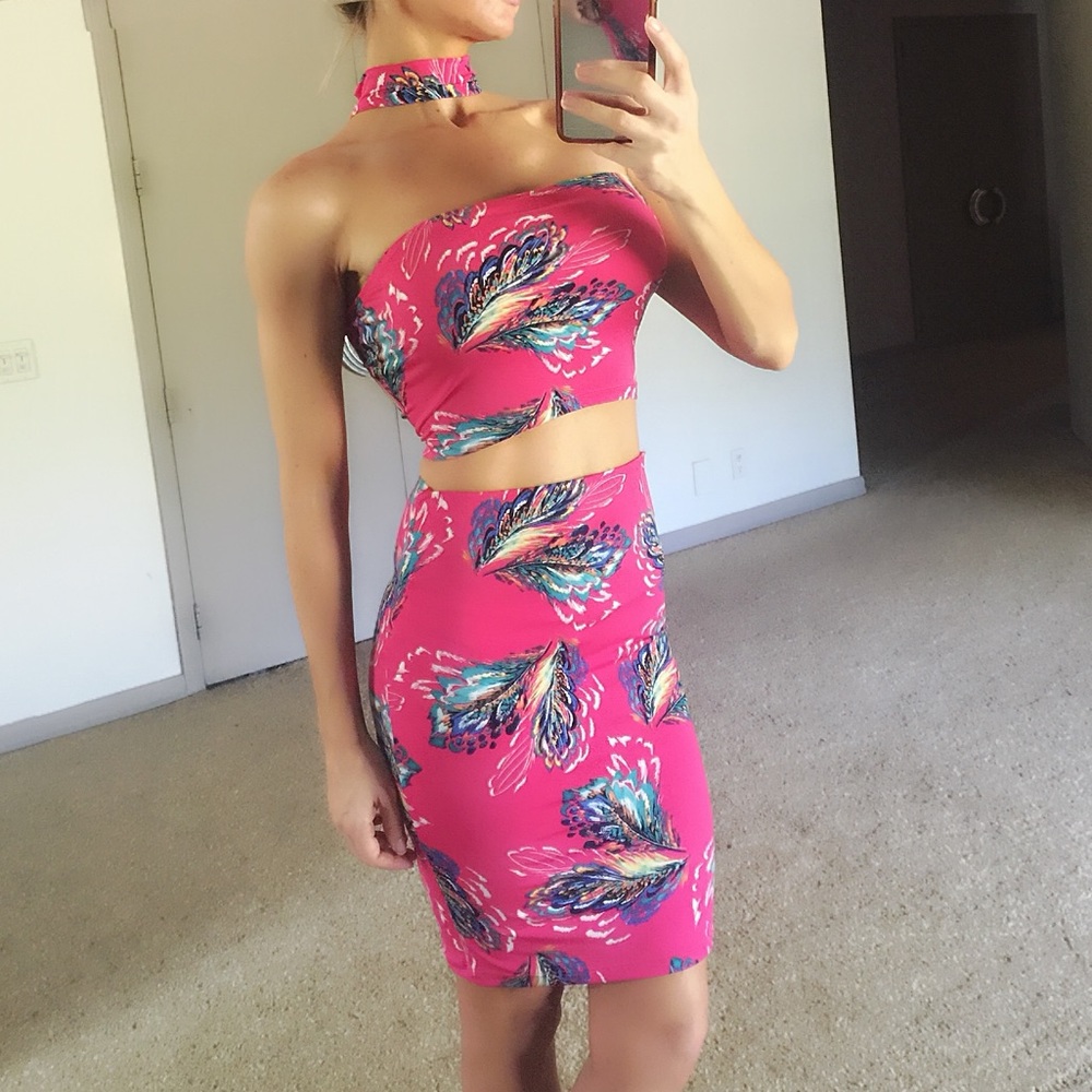 💕2 LEFT💕Pink Cutout Midi Dress With Choker - Picture 2 of 7