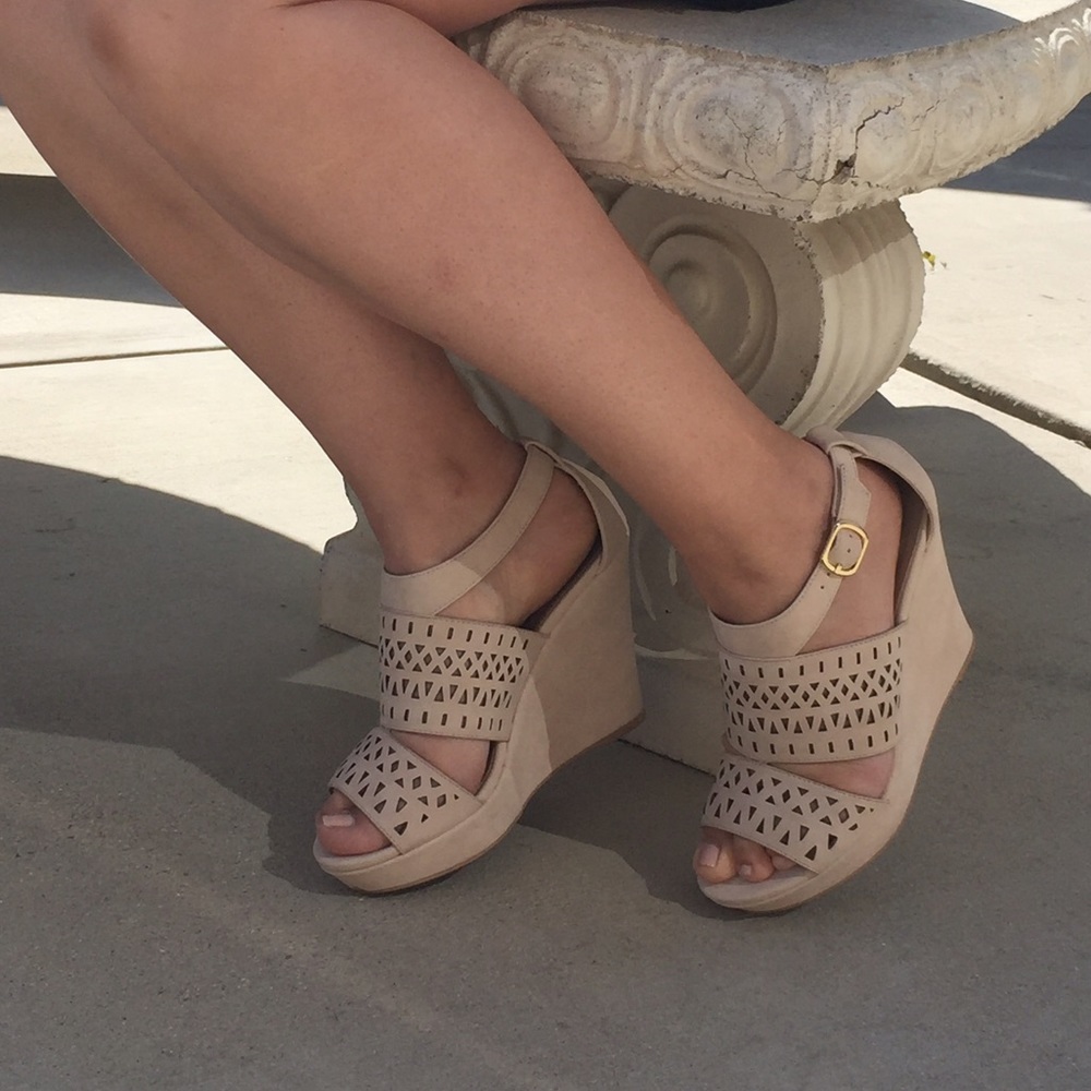 🌸Reduced🌸 New Nude Color Qupid Wedges • Size 9
