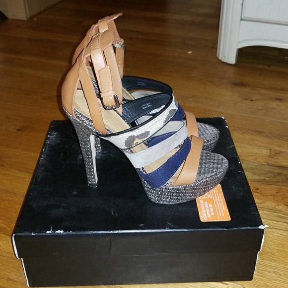 Eben Raffia Platform Sandal - Picture 2 of 4