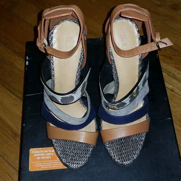 Eben Raffia Platform Sandal - Picture 3 of 4