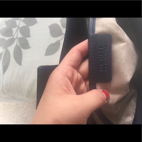 Navy blue Real mk bags asking $300 - Picture 2 of 3