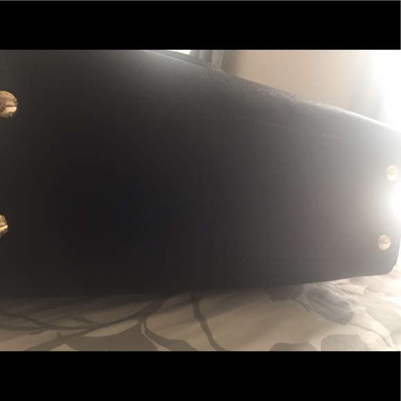 Navy blue Real mk bags asking $300 - Picture 3 of 3