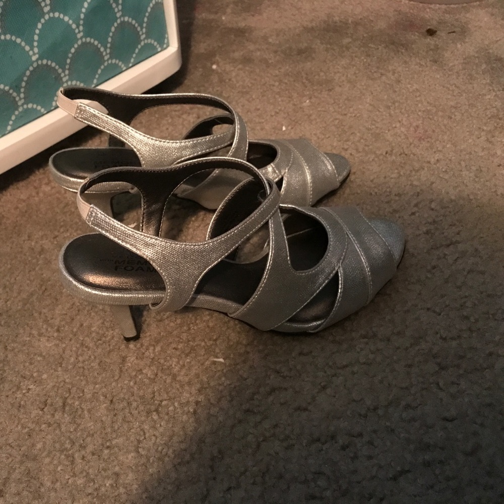heels - Picture 1 of 2