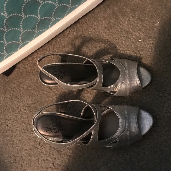 heels - Picture 2 of 2