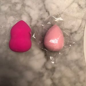 2 NEW beauty sponge applicators