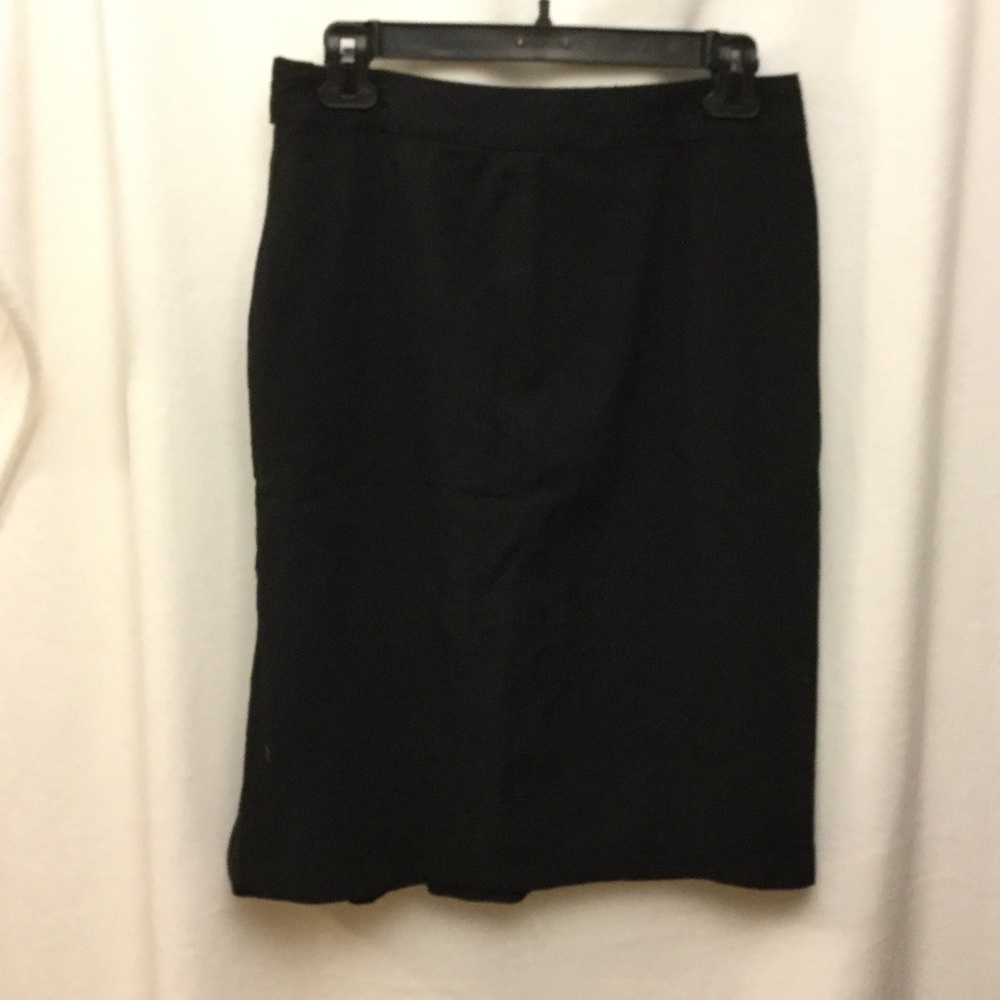 Closing Closet Sale! Express 2 blk 96% wool skirt.