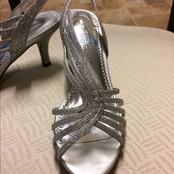 Silver with glitter - Picture 2 of 3