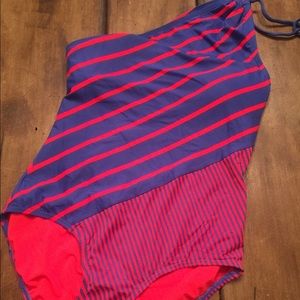 One shoulder bathing suit