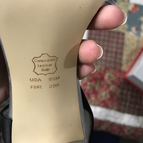 Heels - Picture 3 of 3