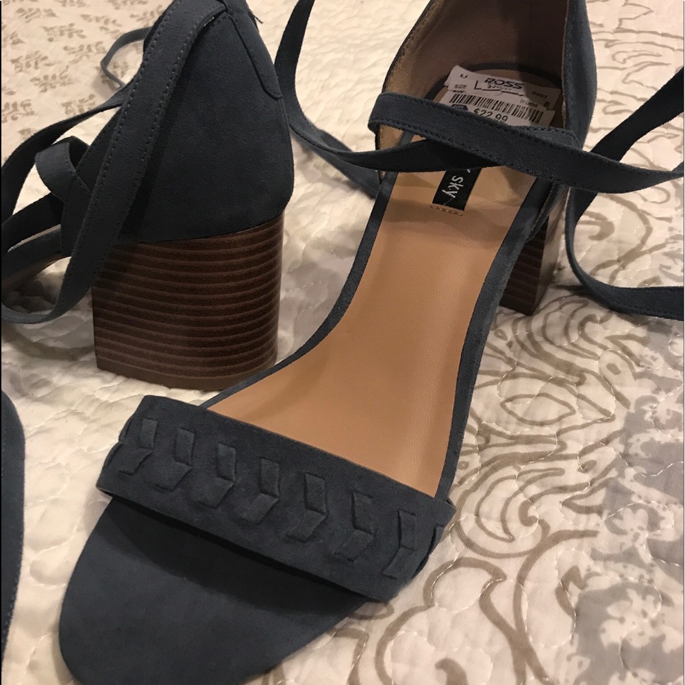 Women's strappy heels 7.5
