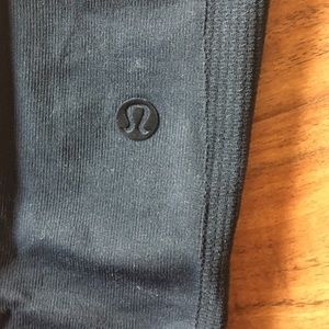 Lululemon leggings size 4 but fits 2